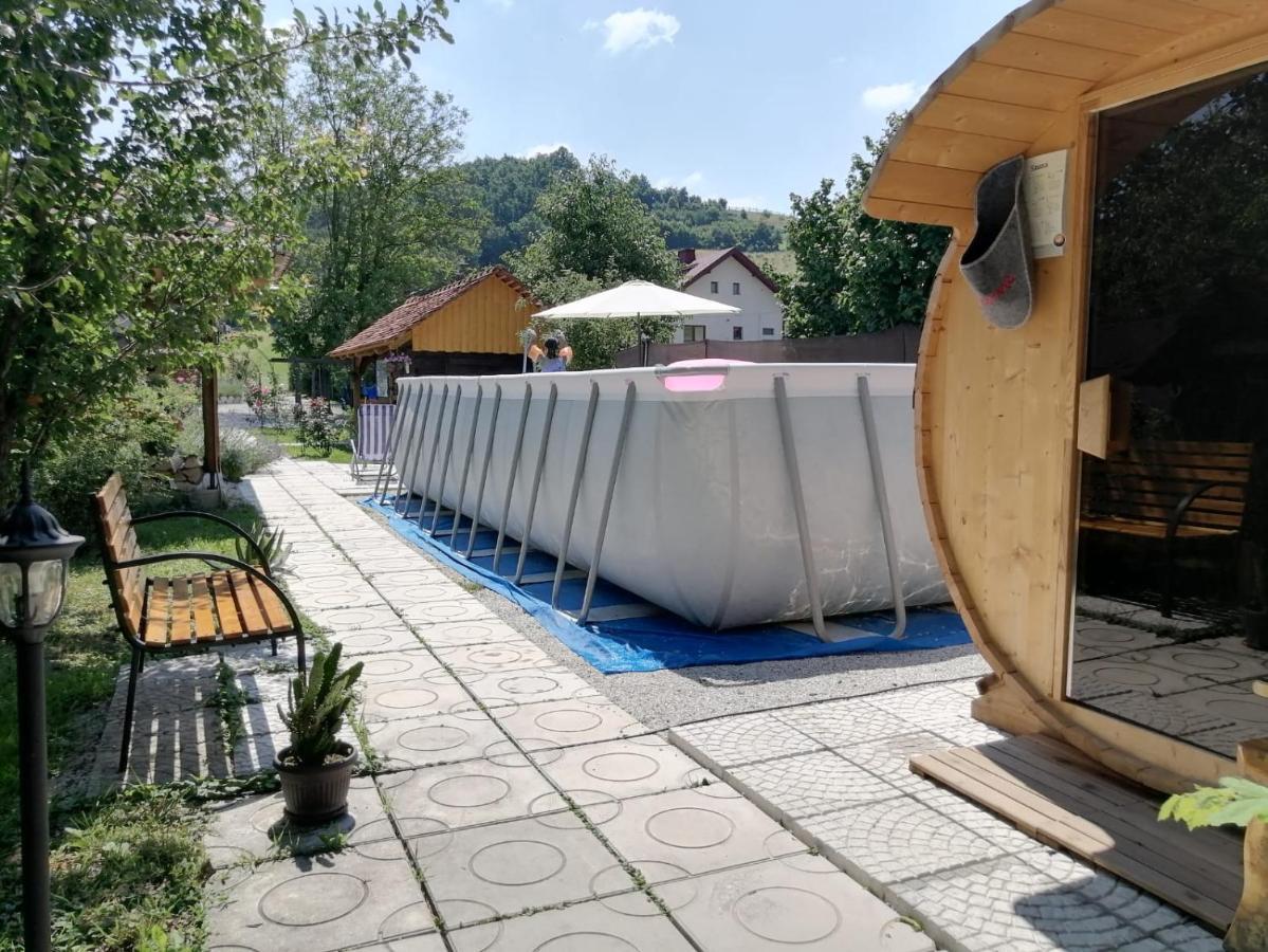 Pod Orehom Drvena Kuca I Sauna Hotel Krapina Eksteriør billede