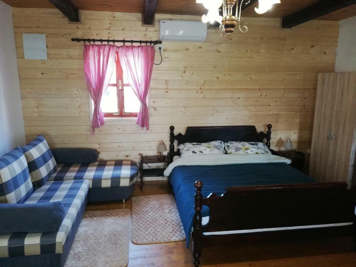 Pod Orehom Drvena Kuca I Sauna Hotel Krapina Eksteriør billede